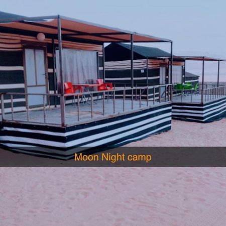 Moon Night Camp Hotel Wadi Rum Buitenkant foto