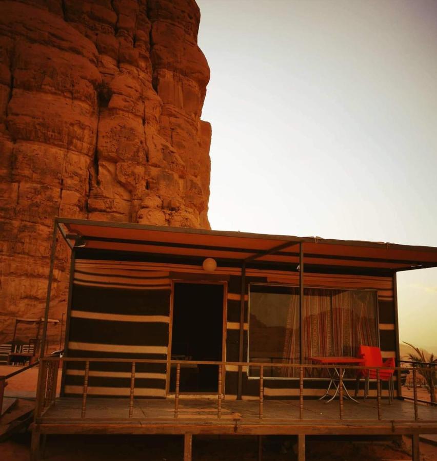 Moon Night Camp Hotel Wadi Rum Buitenkant foto