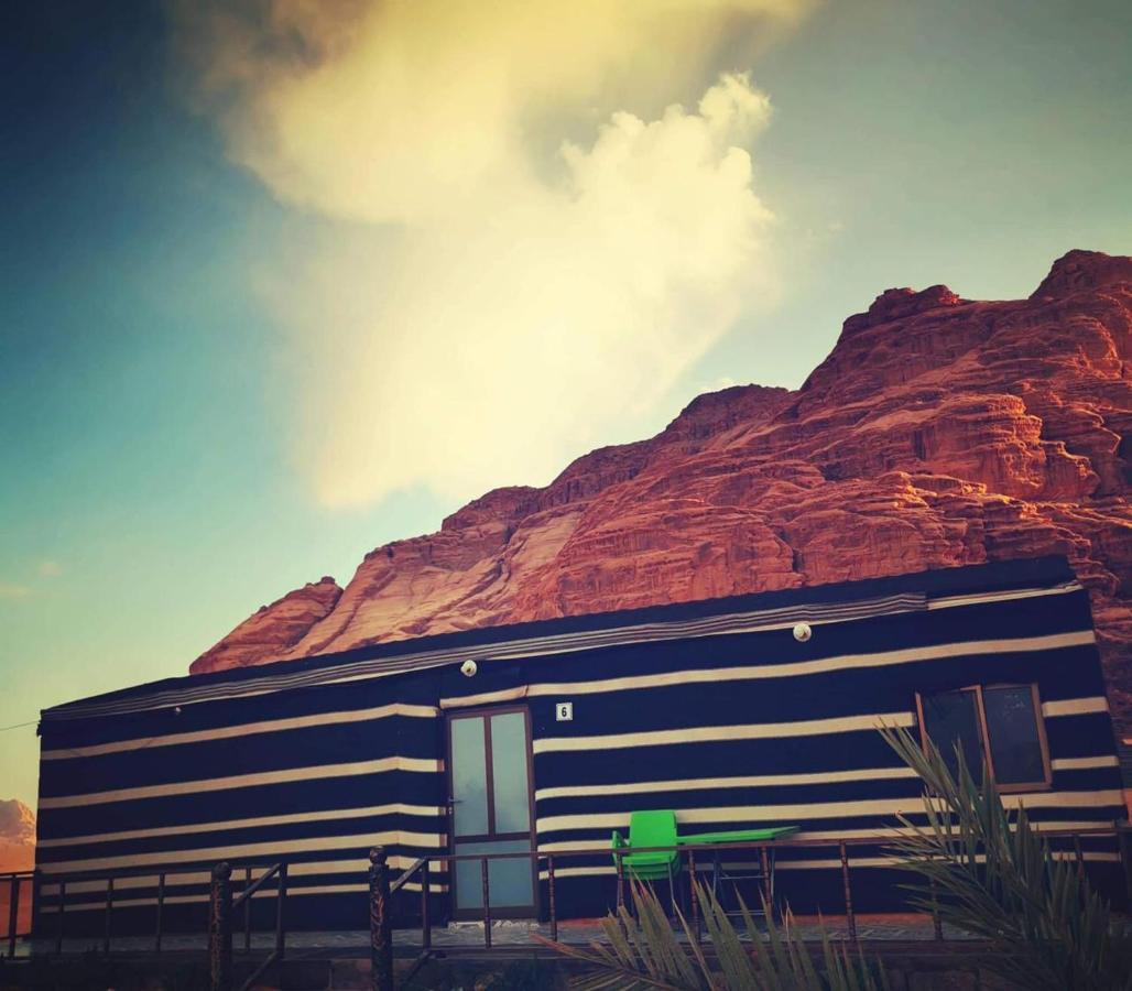 Moon Night Camp Hotel Wadi Rum Buitenkant foto