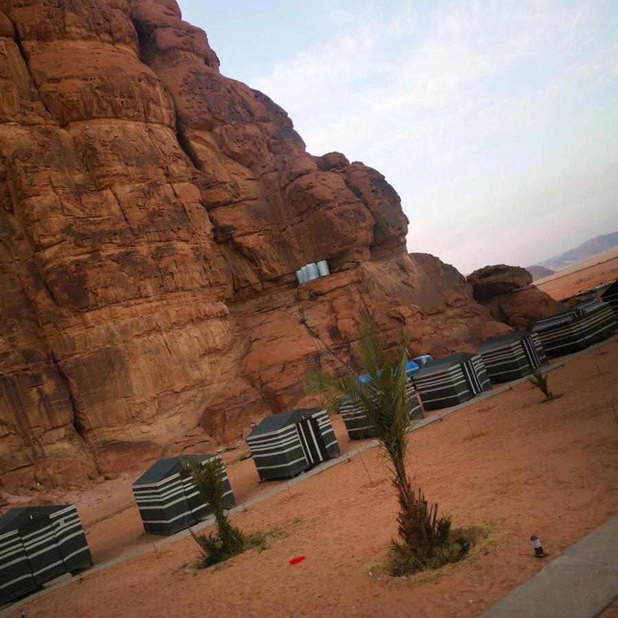 Moon Night Camp Hotel Wadi Rum Buitenkant foto