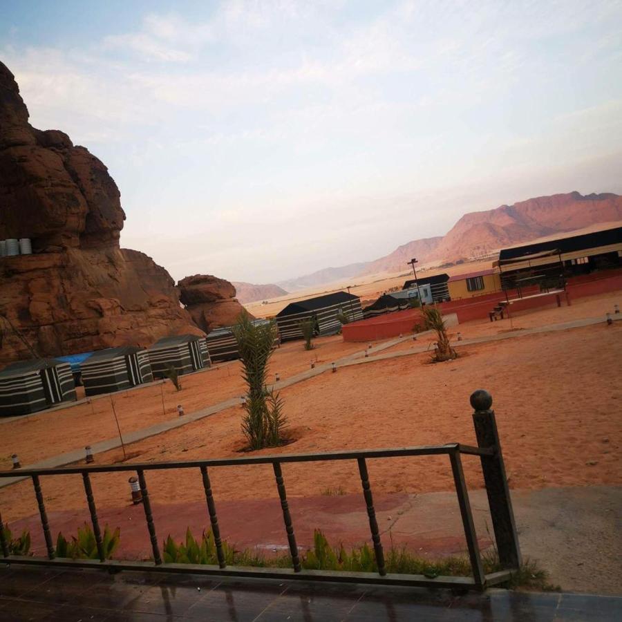 Moon Night Camp Hotel Wadi Rum Buitenkant foto