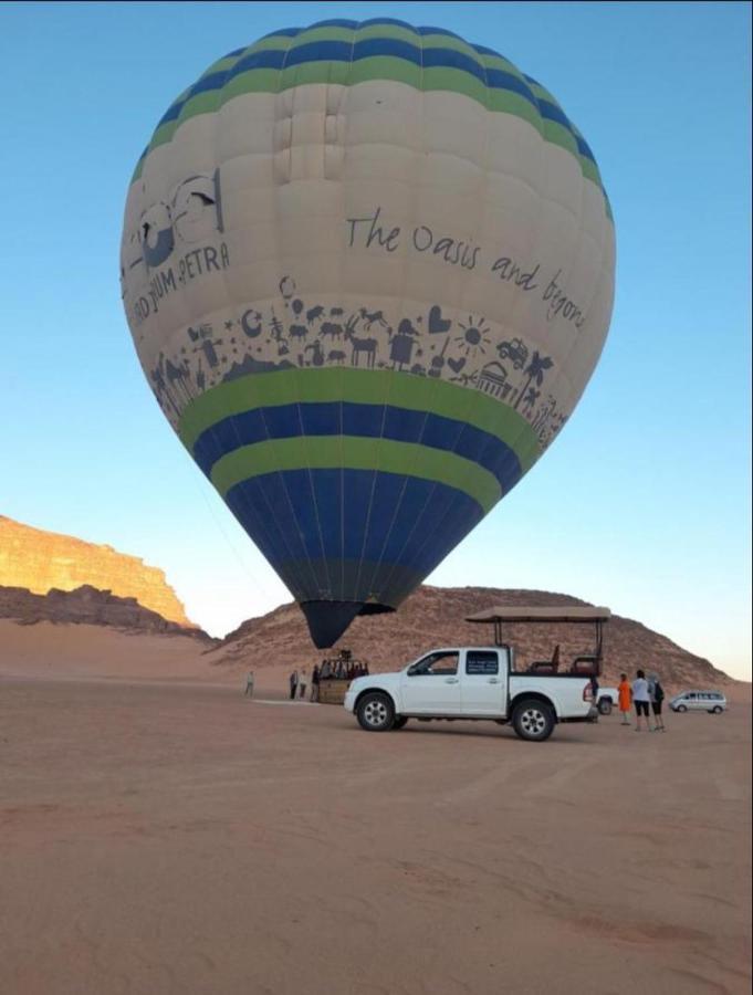 Moon Night Camp Hotel Wadi Rum Buitenkant foto