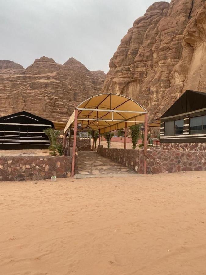 Moon Night Camp Hotel Wadi Rum Buitenkant foto