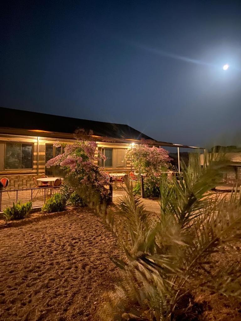 Moon Night Camp Hotel Wadi Rum Buitenkant foto